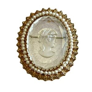 Vintage Faceted Cameo Brooch Goldtone Faux Pearl